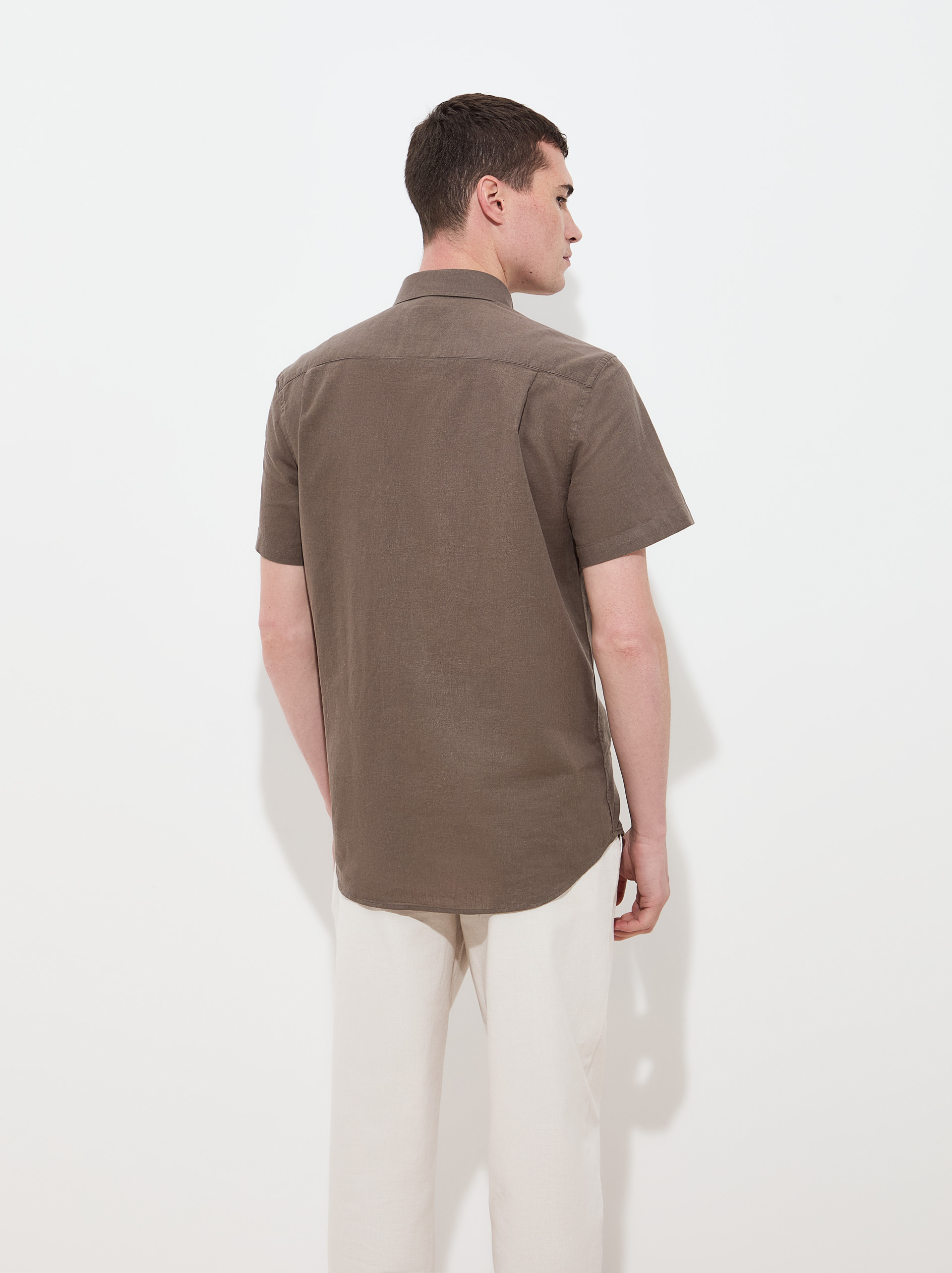 Short-sleeved shirt in linen and cotton