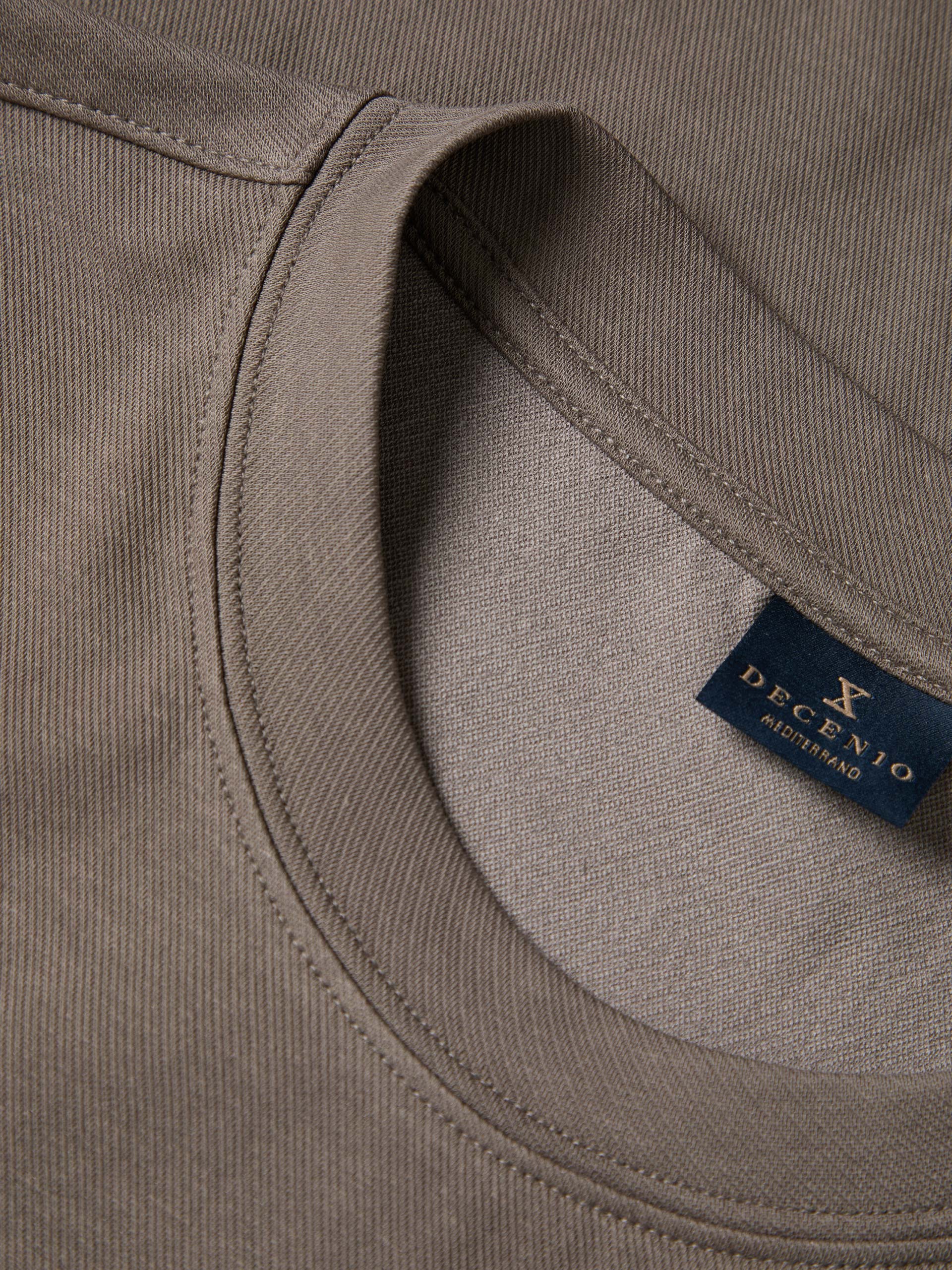 Basic short-sleeved T-shirt