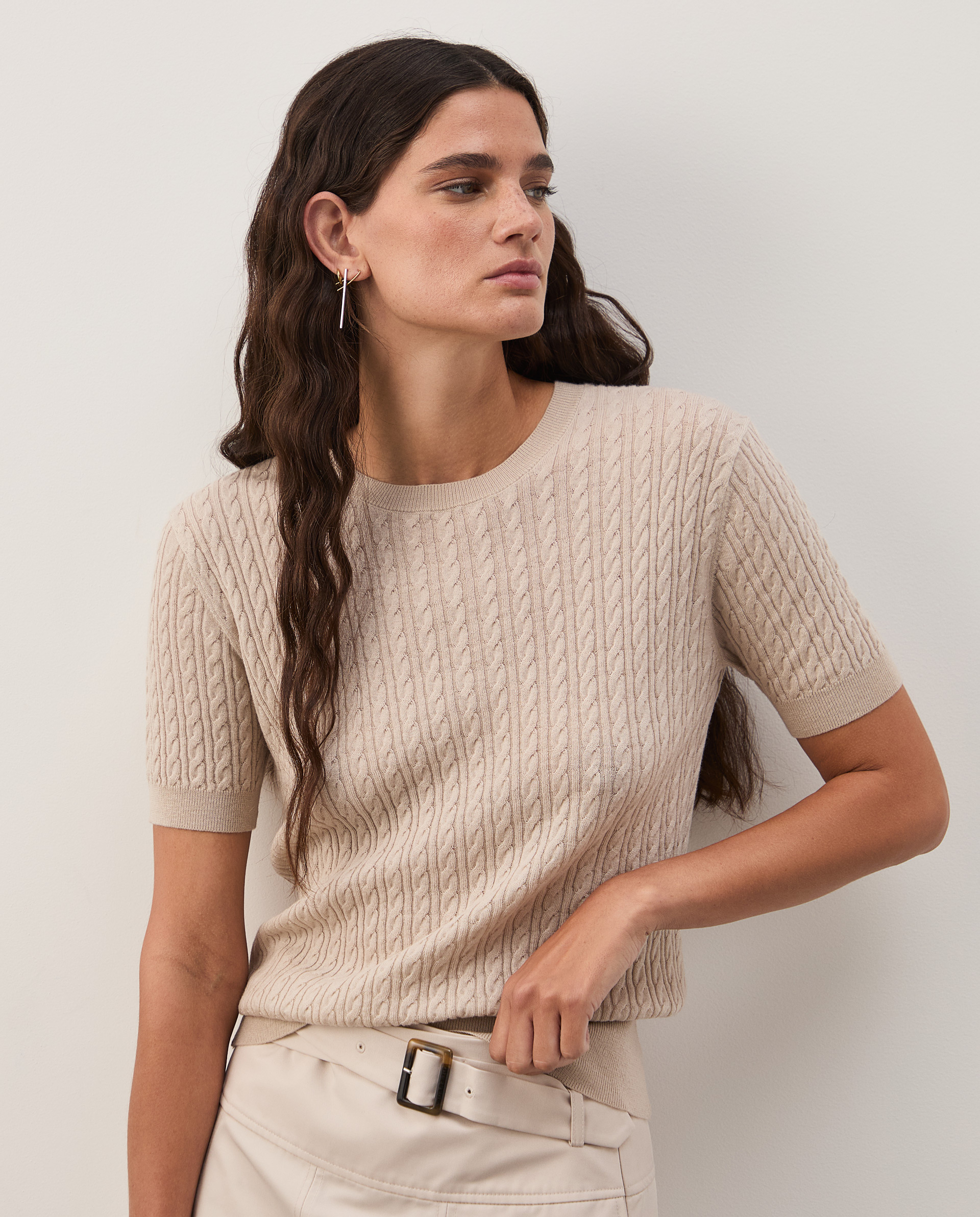 Knitted sweater made of wool and cashmere.
