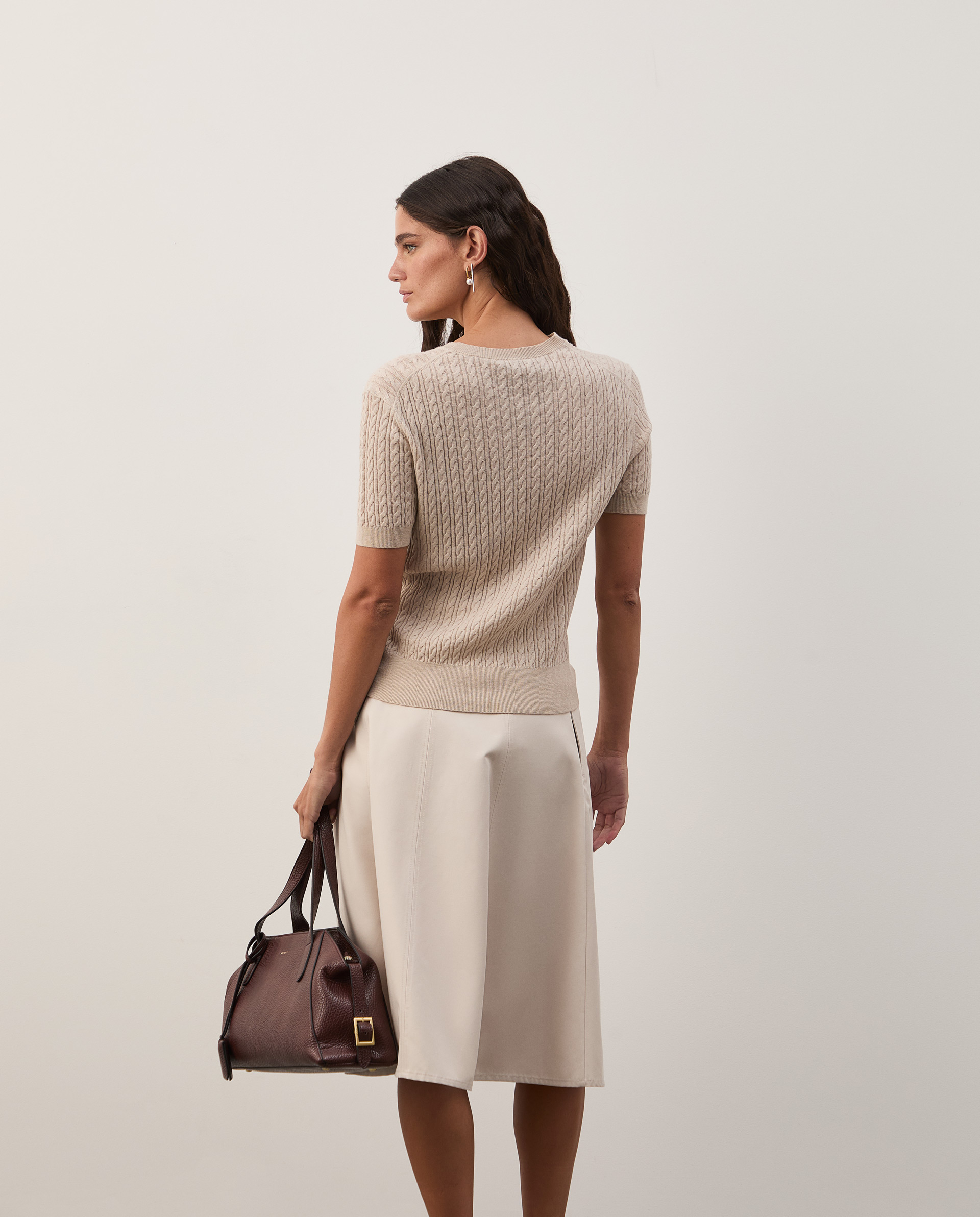 Knitted sweater made of wool and cashmere.