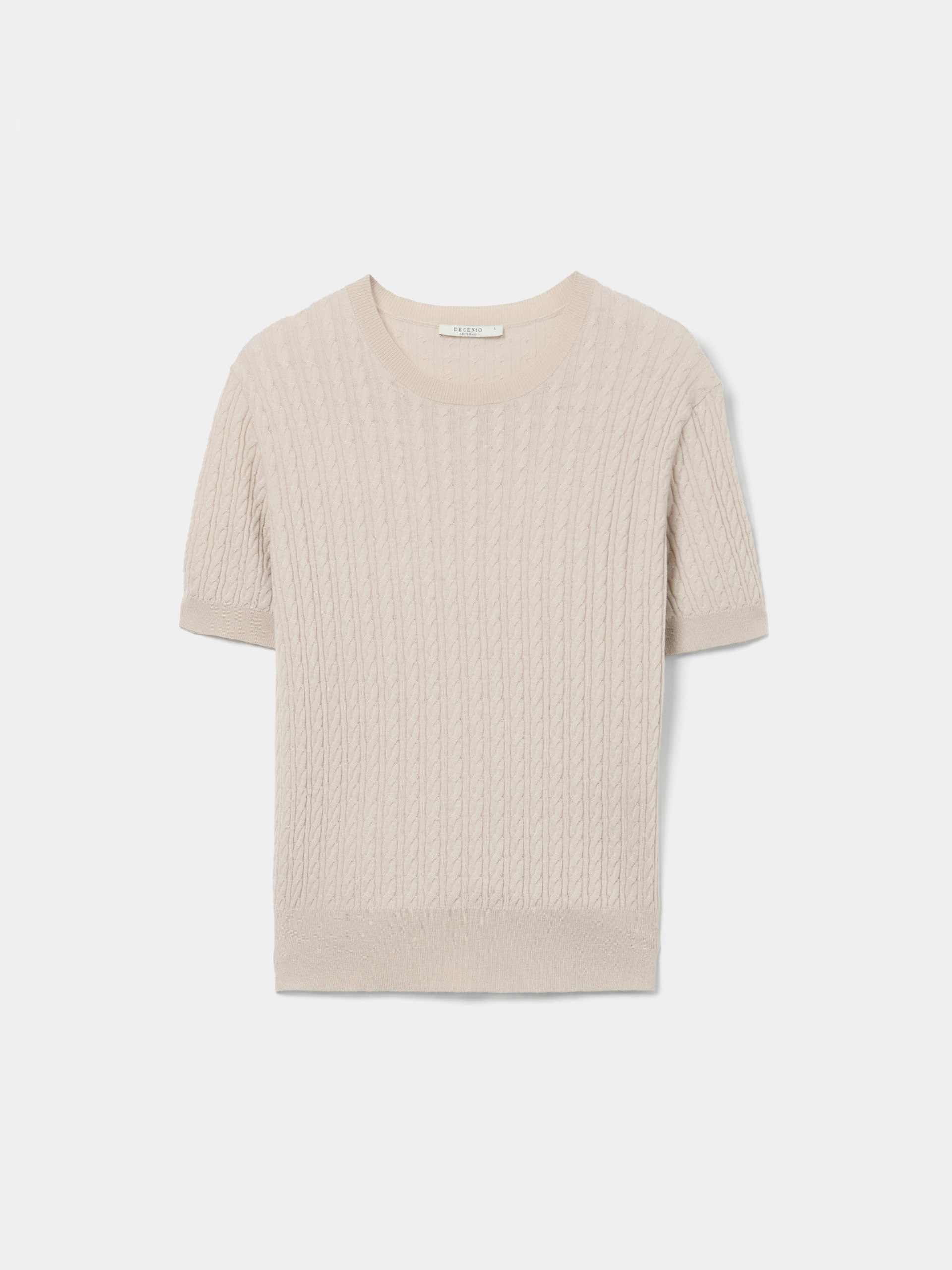 Knitted sweater made of wool and cashmere.