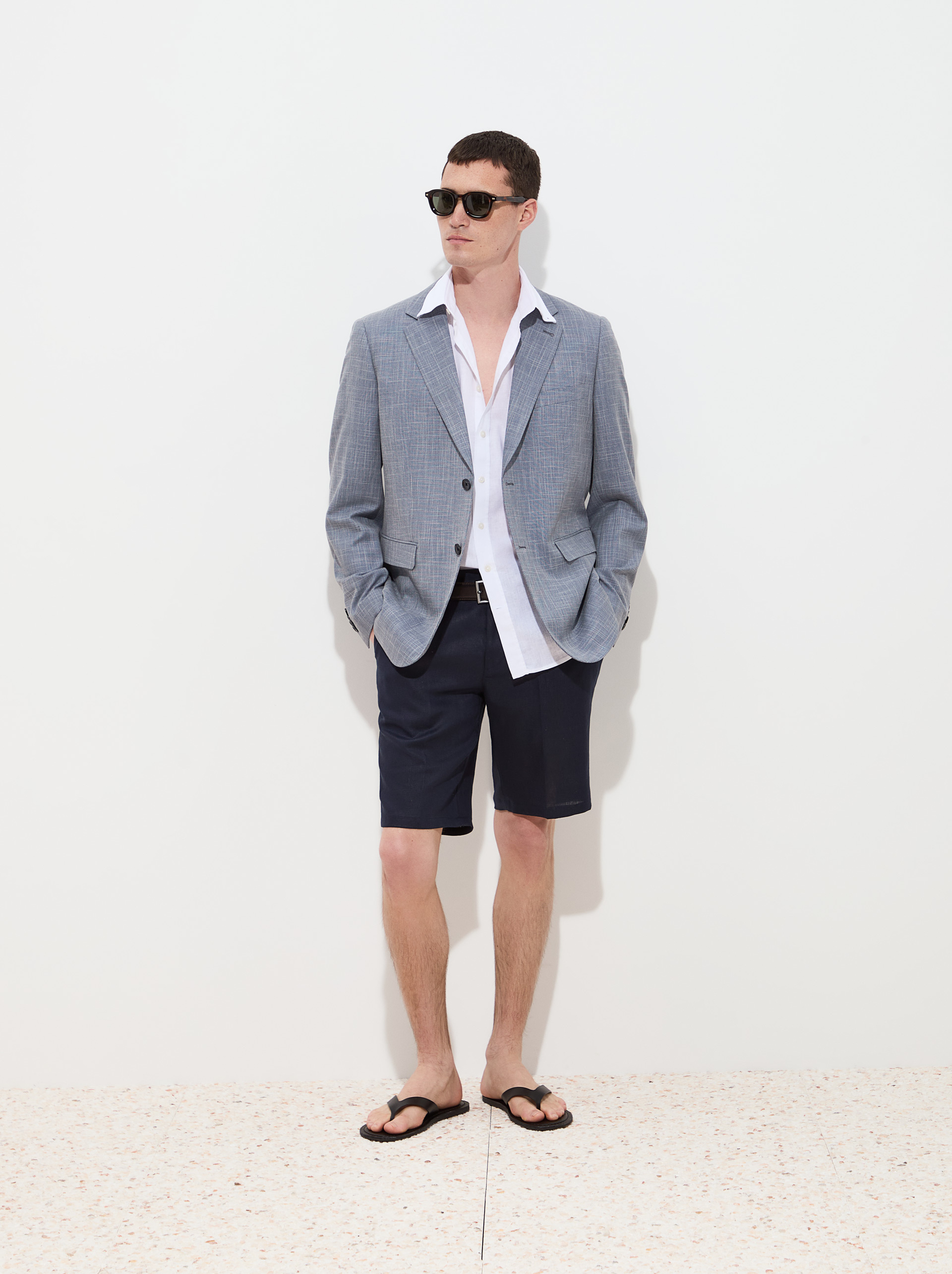 Regular fit blazer with micro-patterned check pattern.