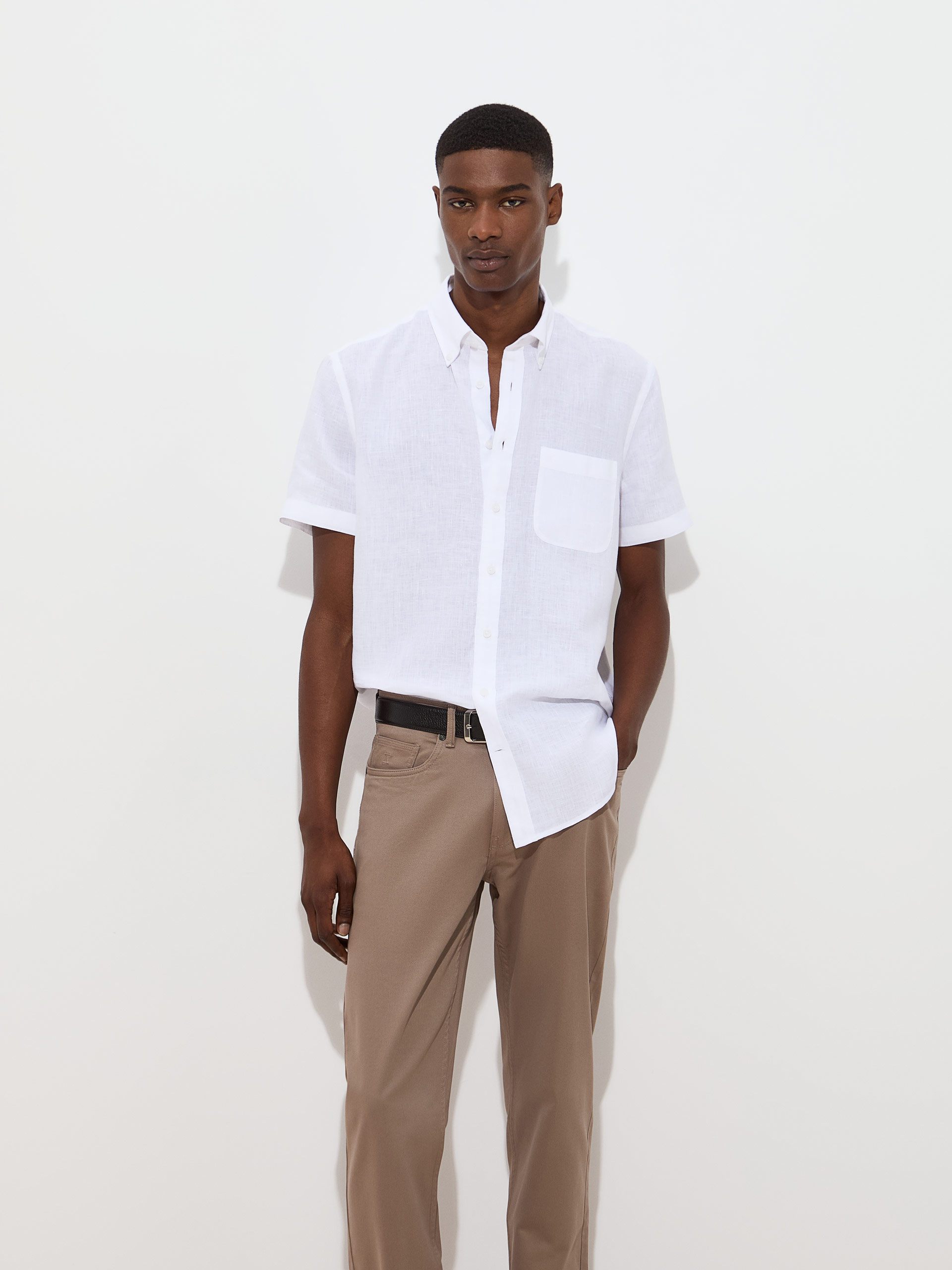 Short-sleeved linen shirt