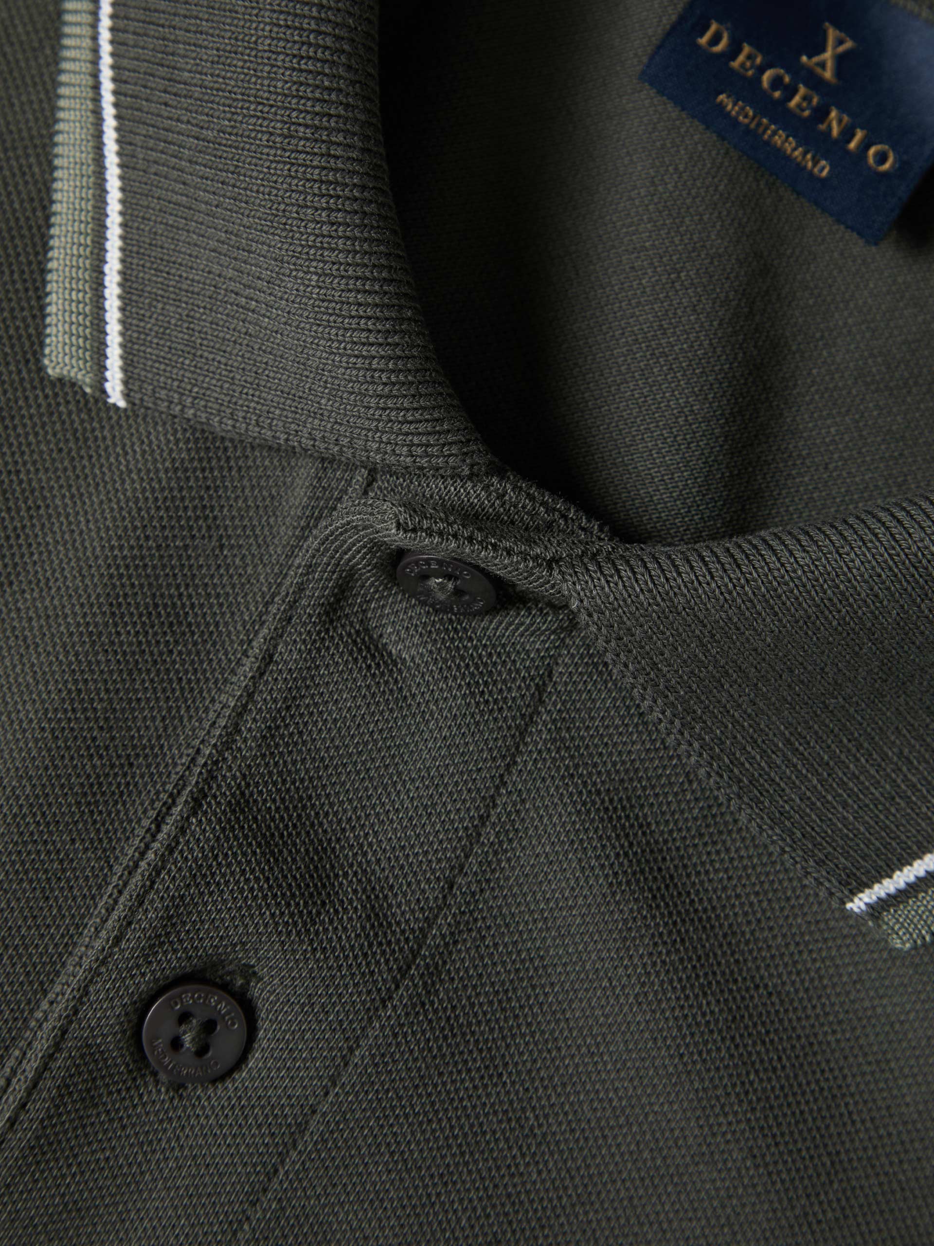 Polo piqué de algodão com riscas