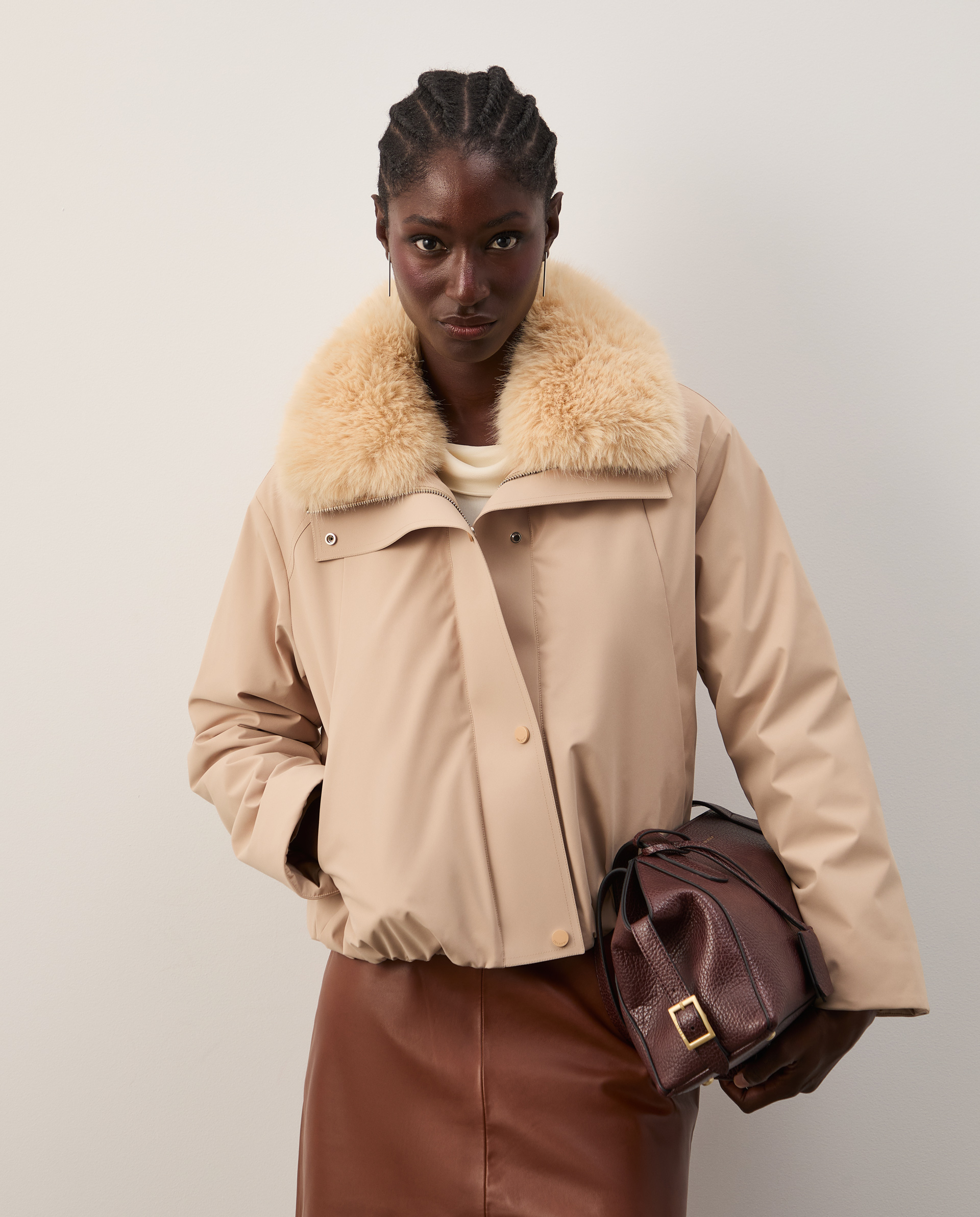 Padded jacket with removable collar