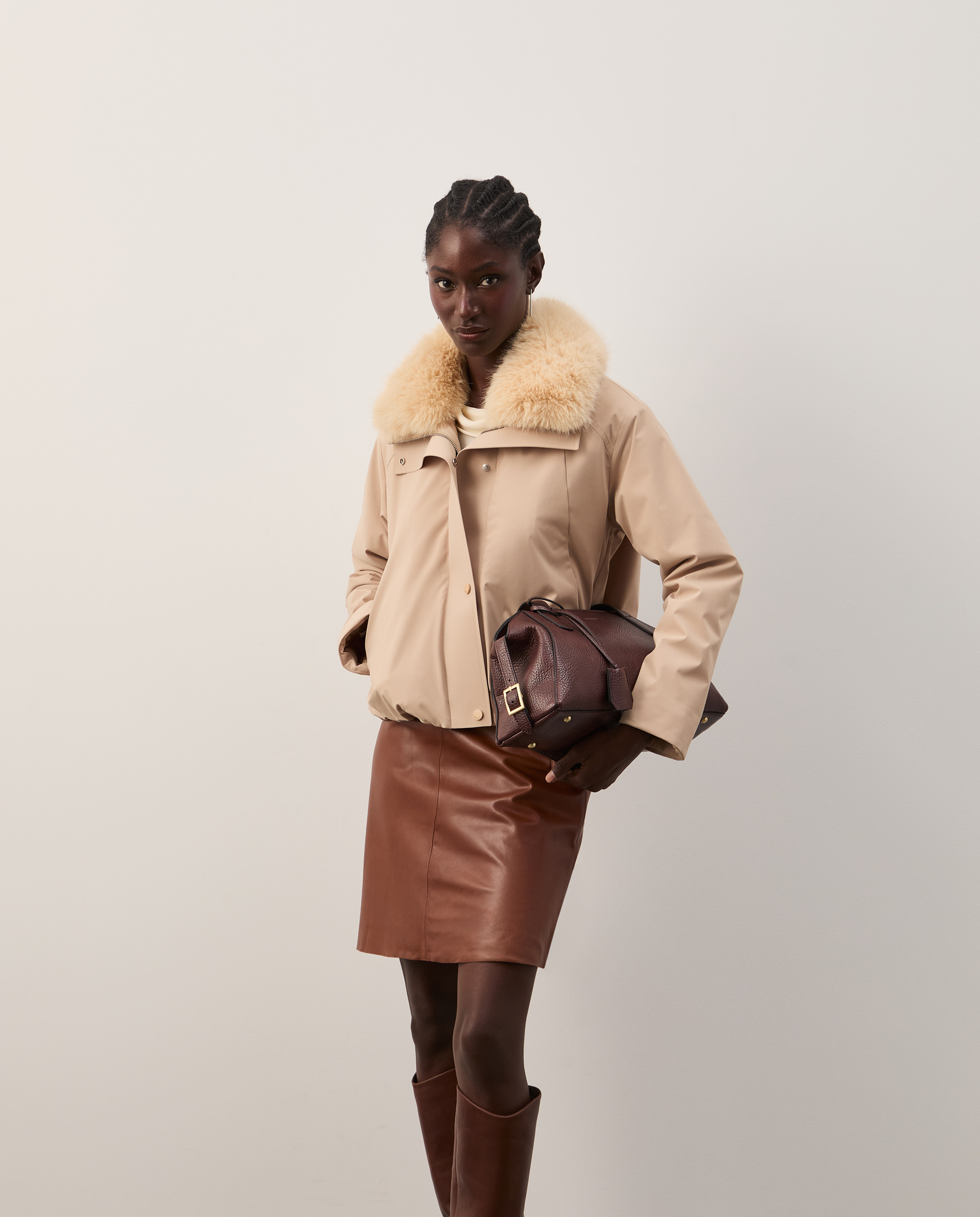 Padded jacket with removable collar