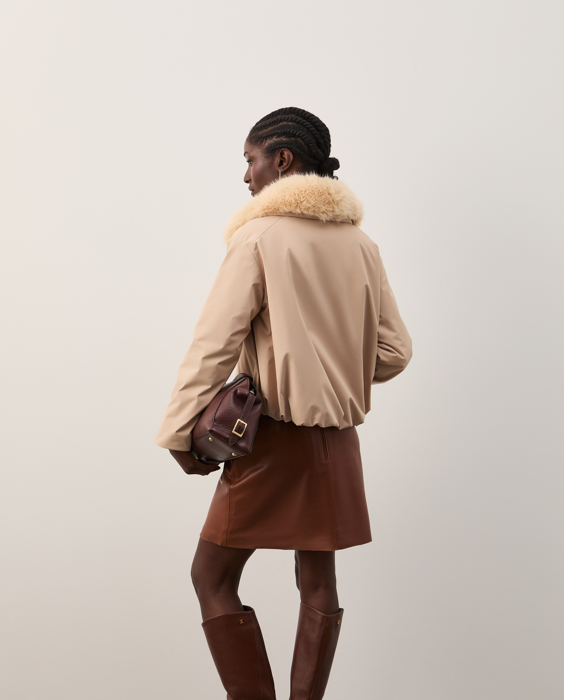 Padded jacket with removable collar