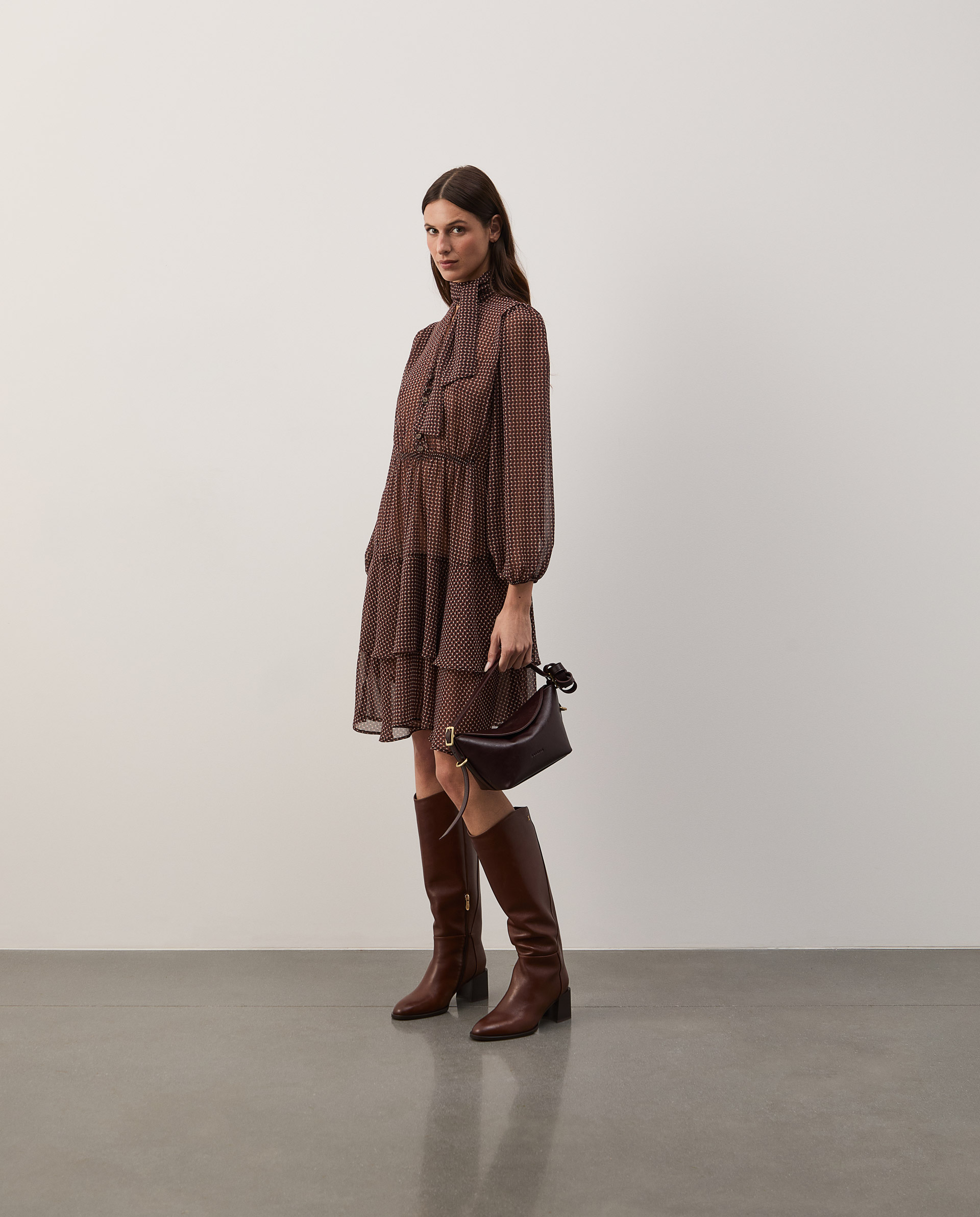 Vestido estampado com laçada