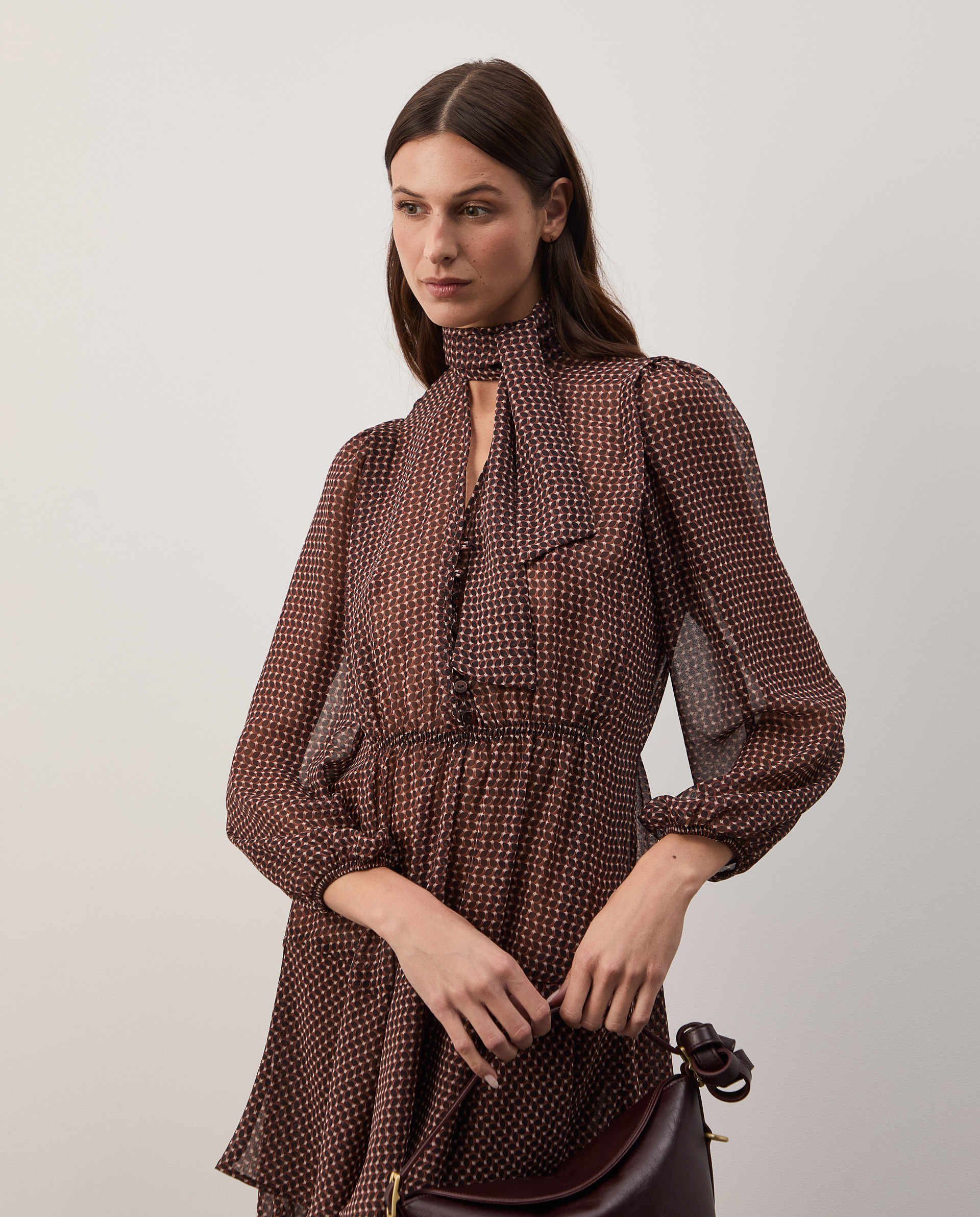 Vestido estampado com laçada