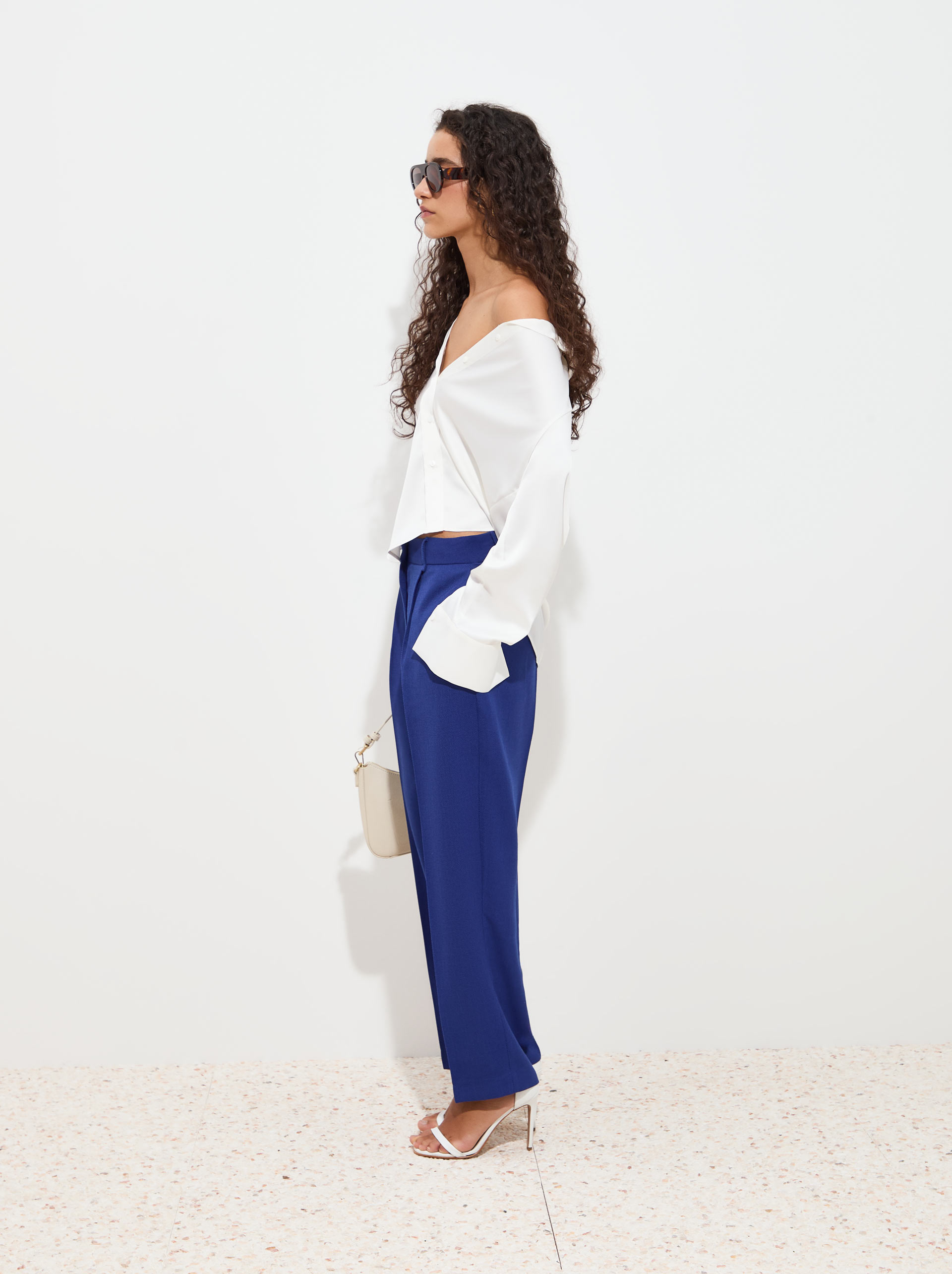 Pantalones chinos arrugados