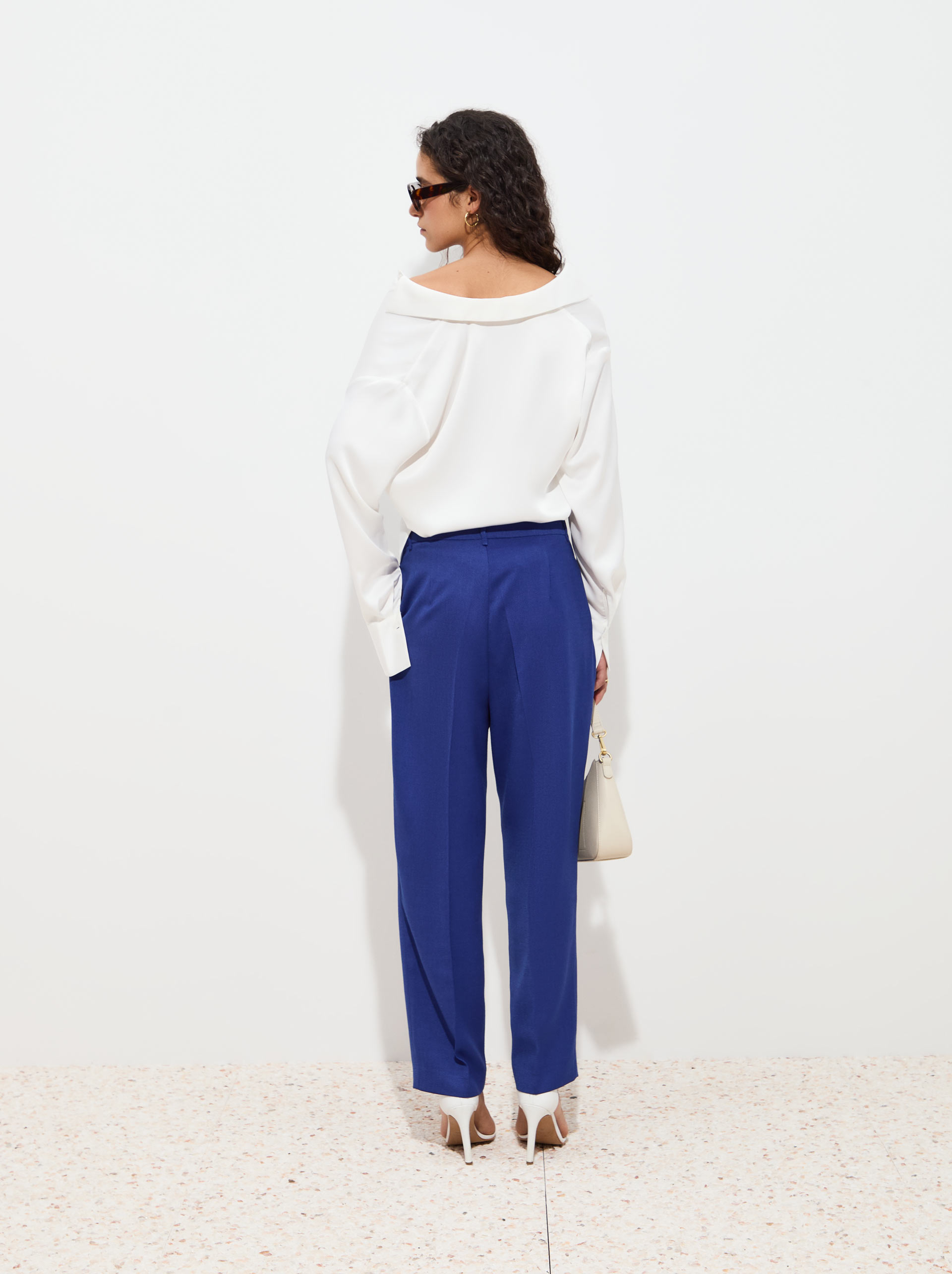 Pantalones chinos arrugados