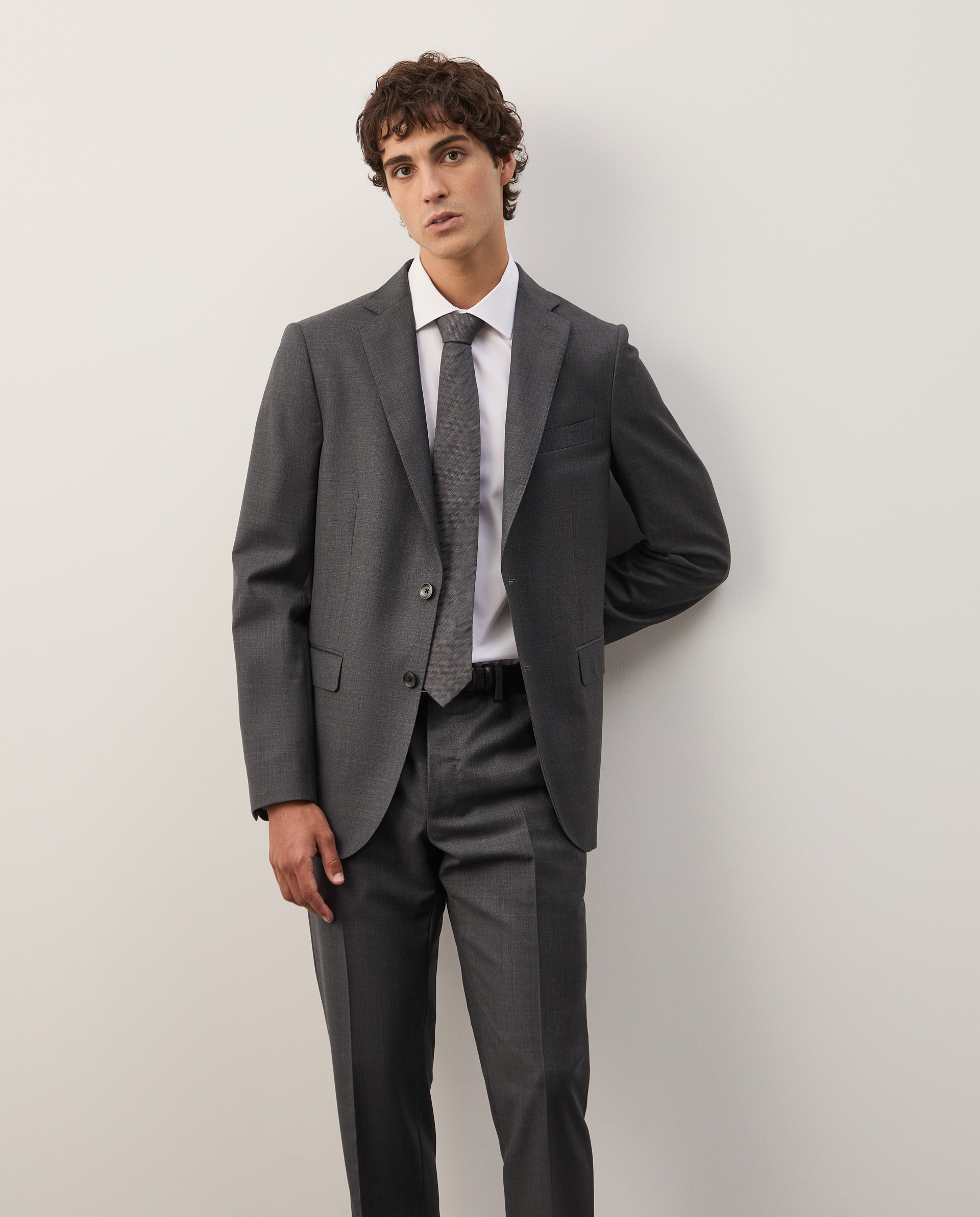 Traje clásico de corte ajustado