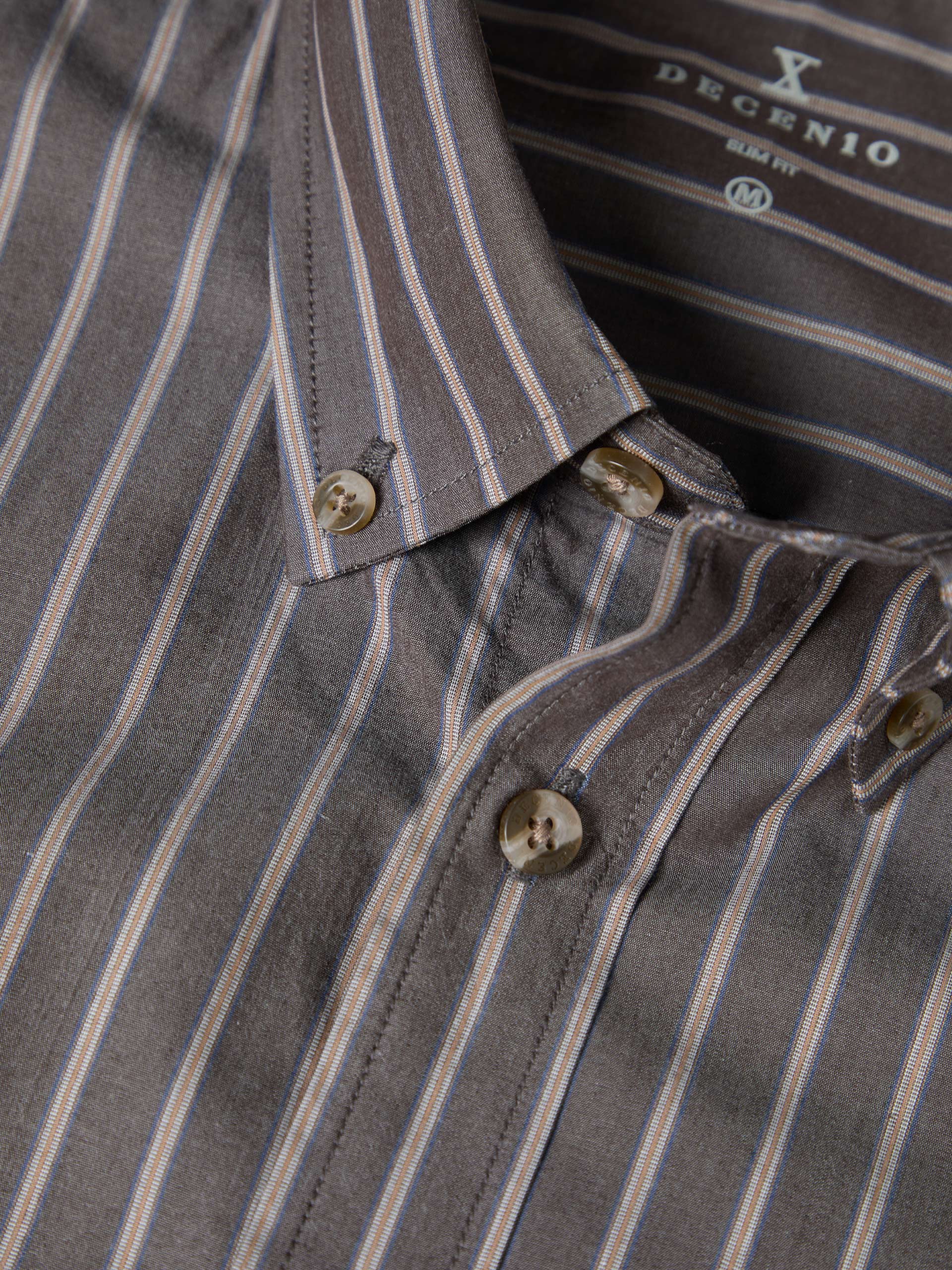 Camisa slim fit às riscas