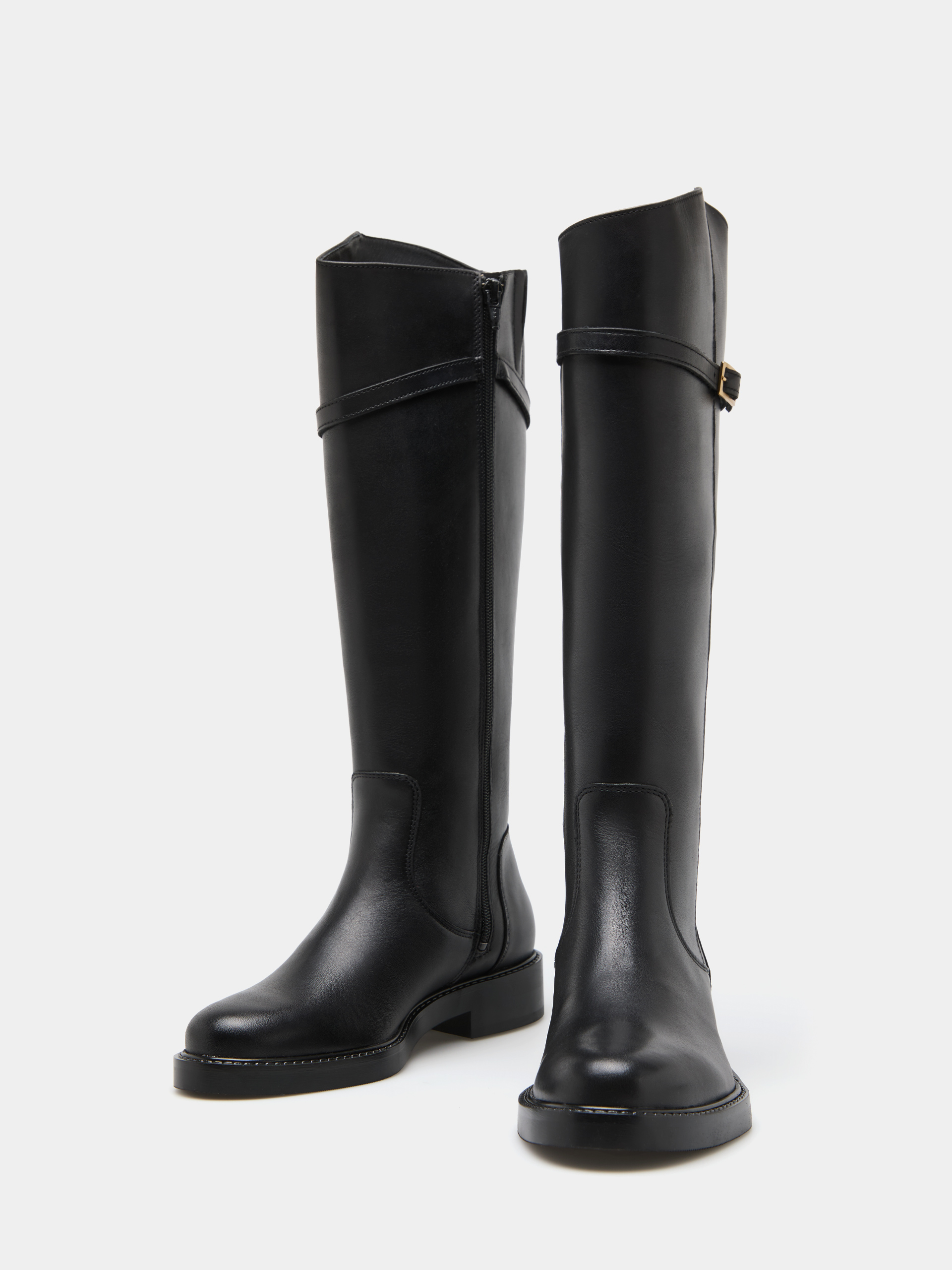 Botas de piel con hebilla