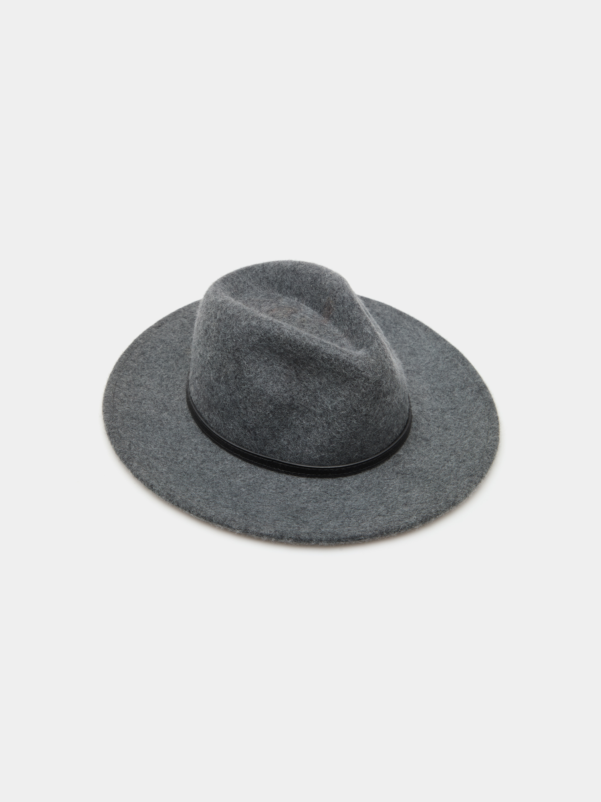 Gorro de lana con cinturón
