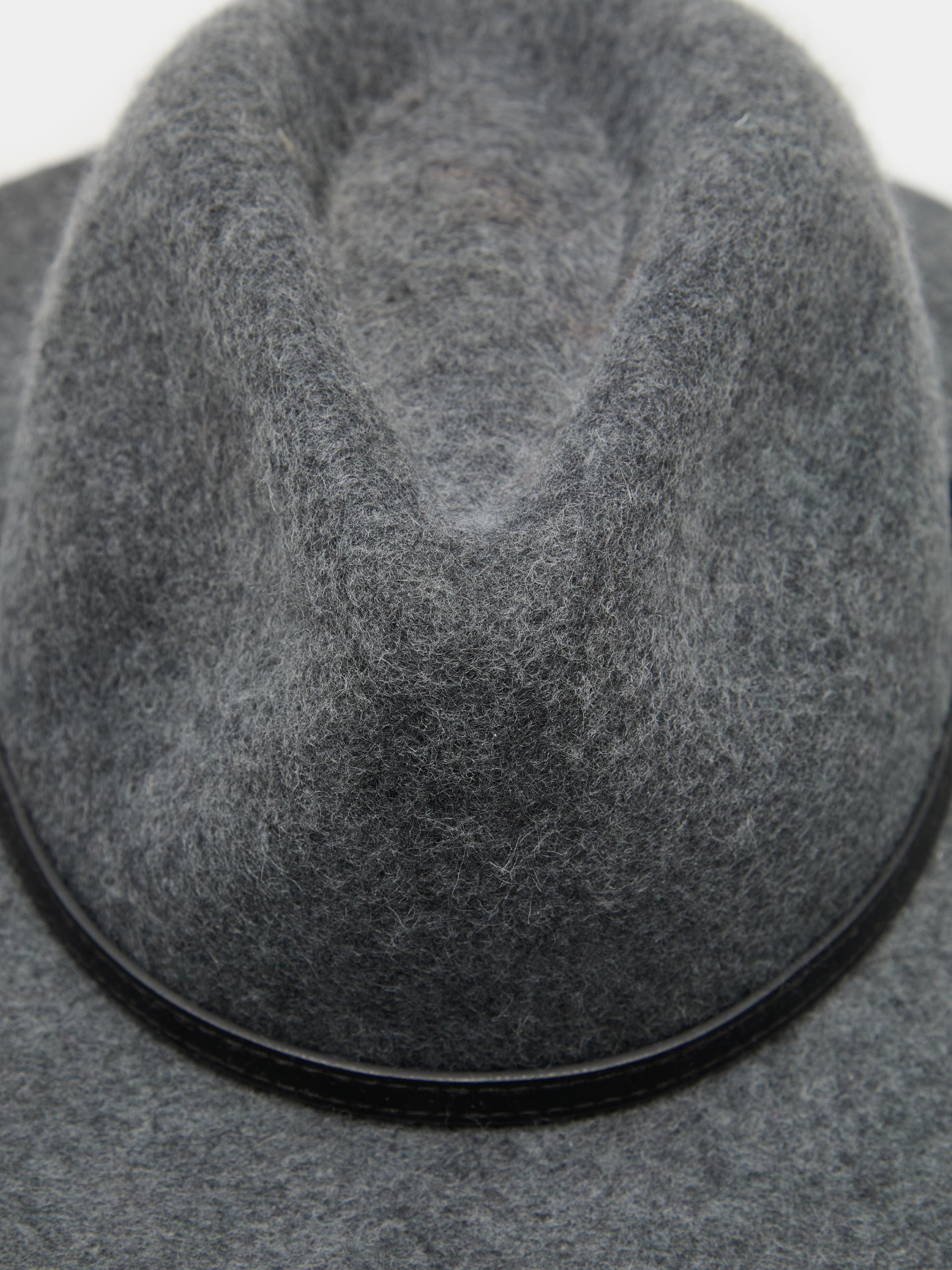Gorro de lana con cinturón