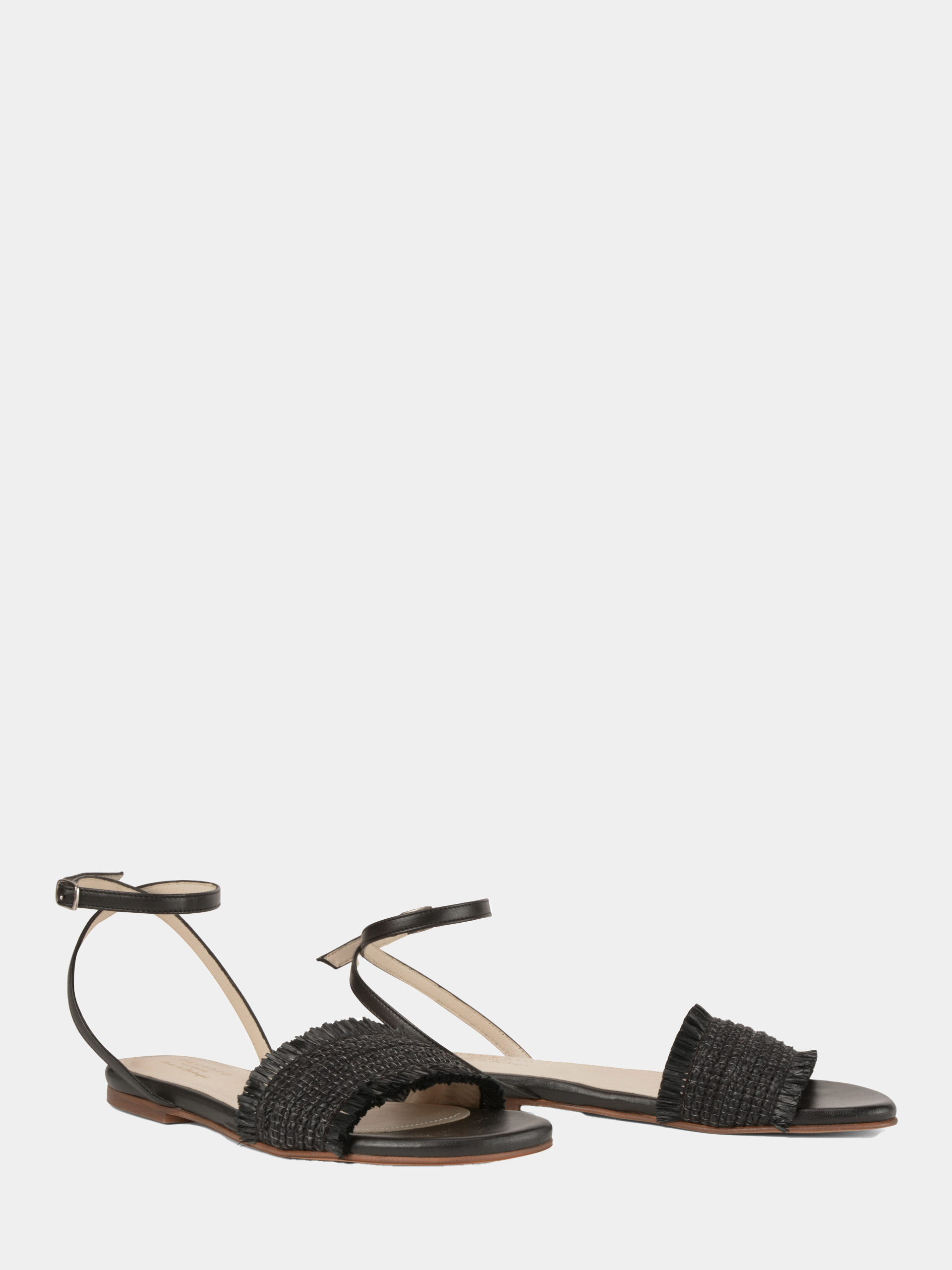 Leather sandal with raffia detail