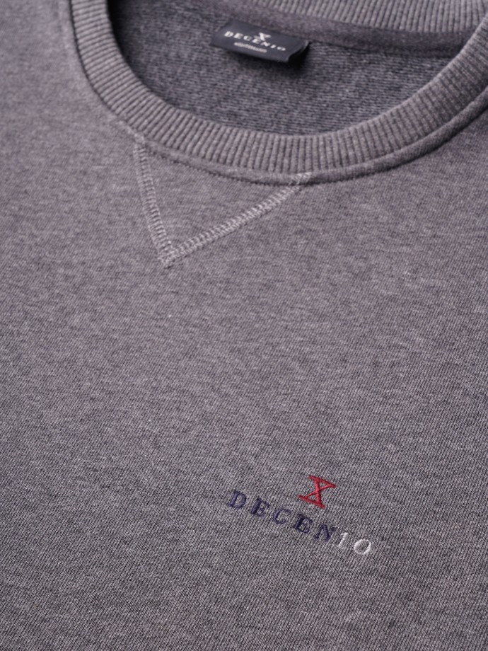 Sweatshirt com lettering bordado