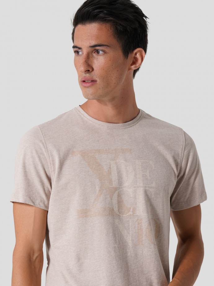 T-shirt com estampado "DECEN10"
