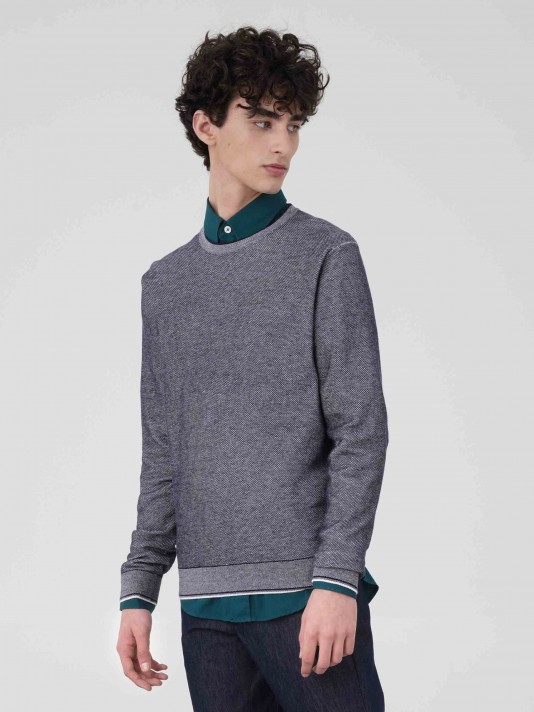 Sweater with bicolor structure