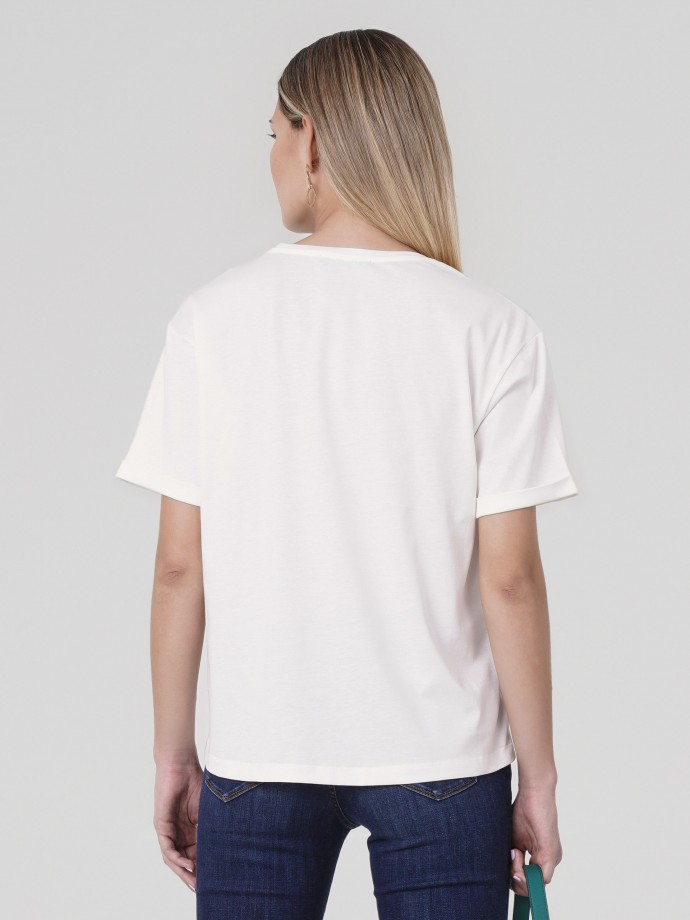 T-shirt with embroidery in premium quality cotton