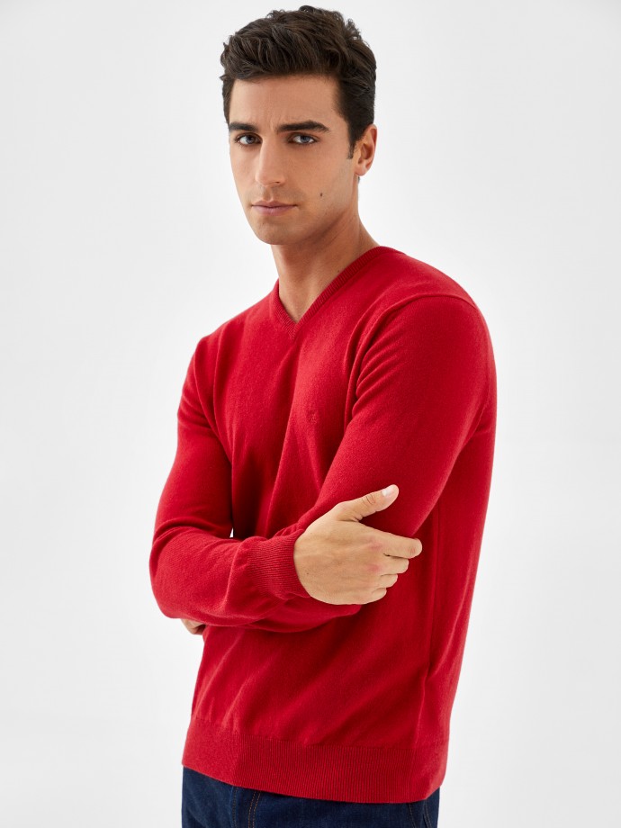 100% wool V-neck sweater