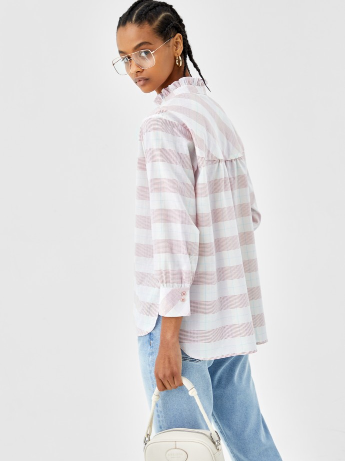 Shirt with frill collar