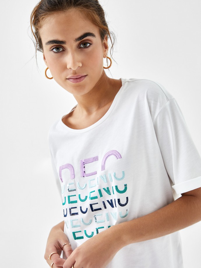 Embroidered sequined T-shirt