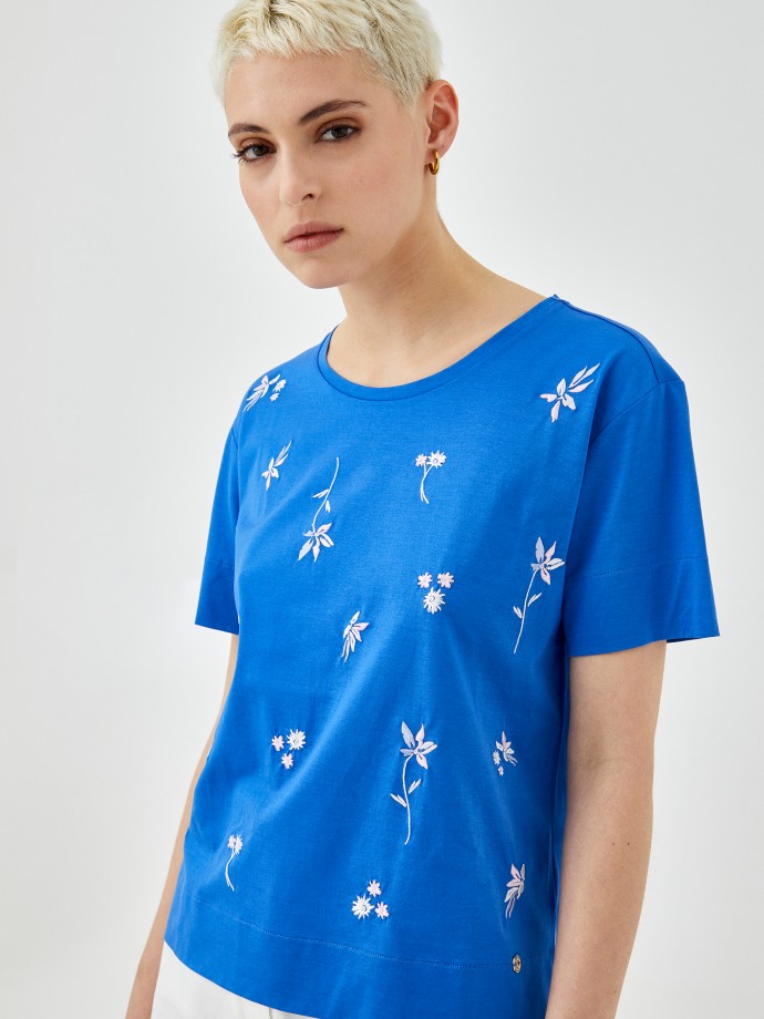 Embroidery T-shirt