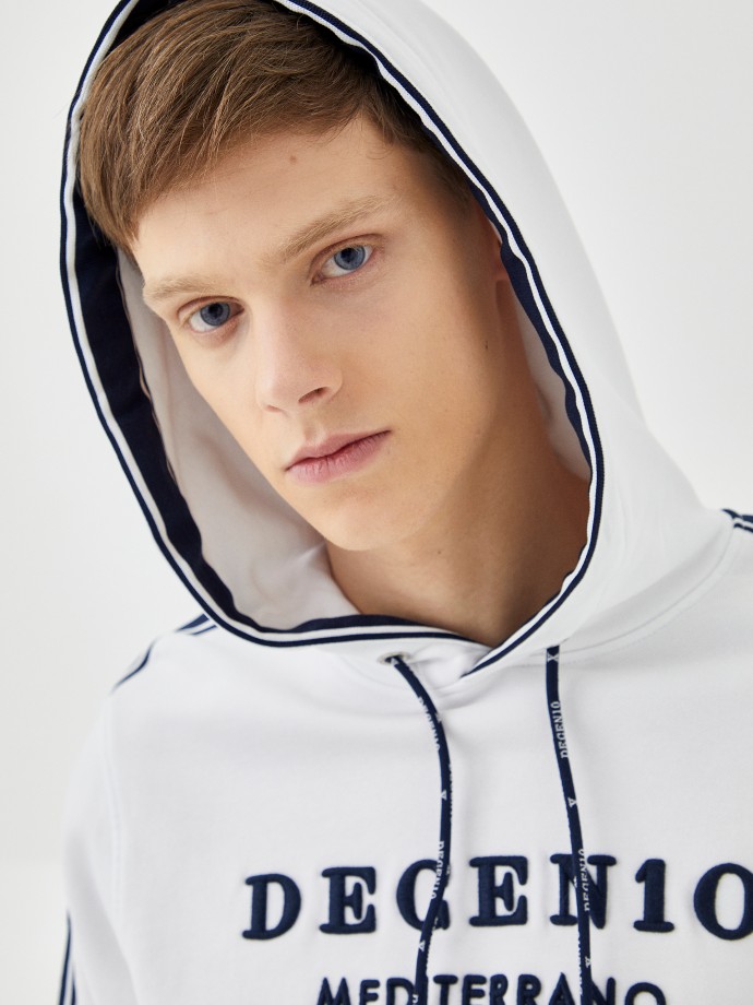 Hoodie with contrasting details