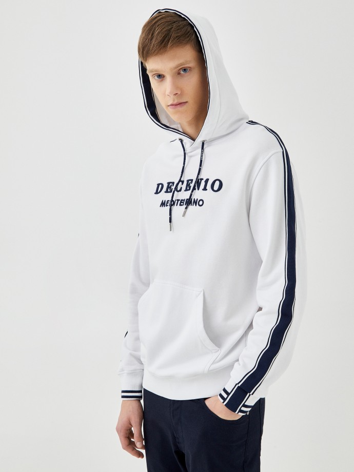 Hoodie with contrasting details
