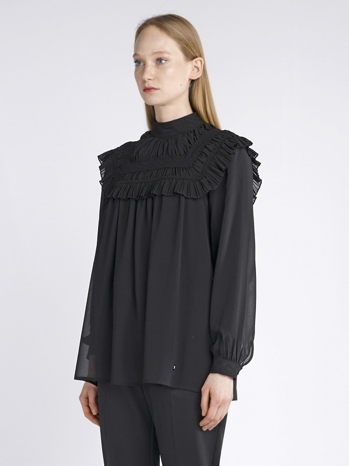 Blouse with embroidered details