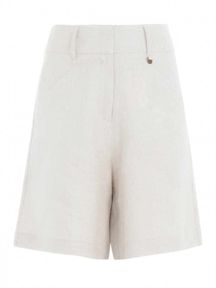 Shorts in linen