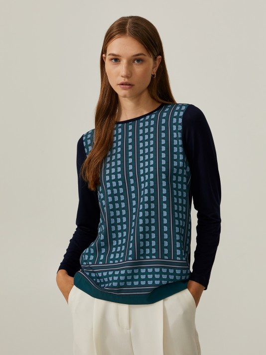Long-sleeved shirt