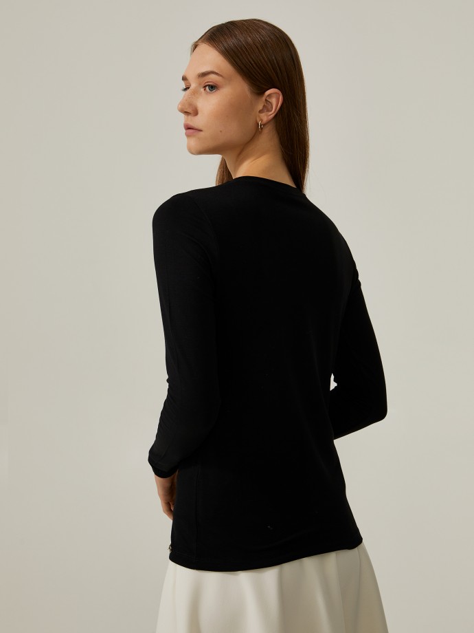 Round neck sweater