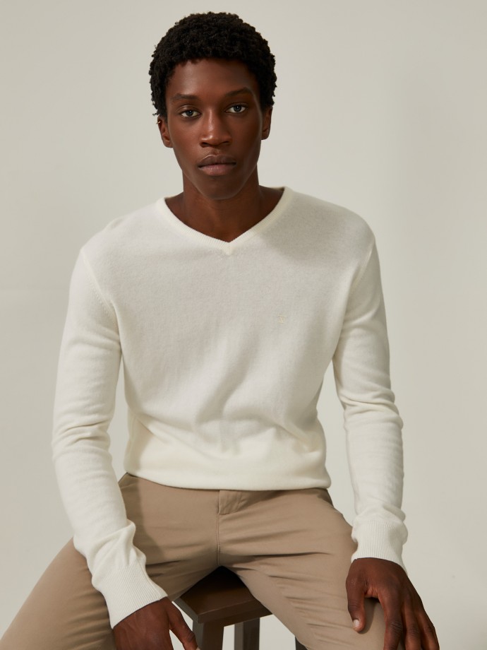 100% wool V-neck sweater