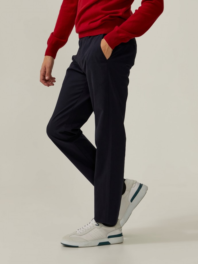 Calas chino slim fit em algodo stretch
