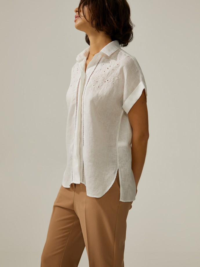 Linen shirt with embroidery