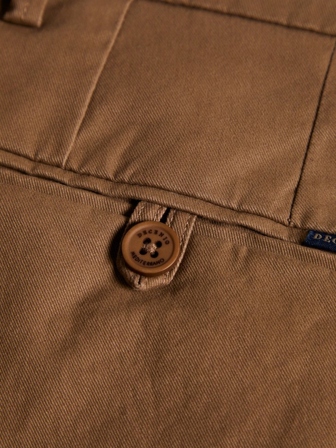 Pantalones chinos de sarga