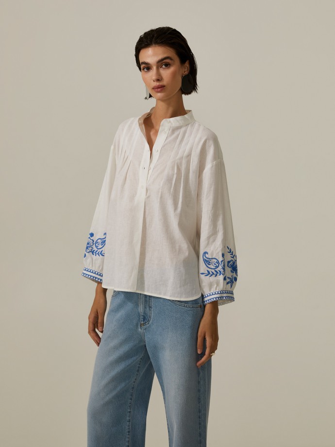 Shirt with embroidery
