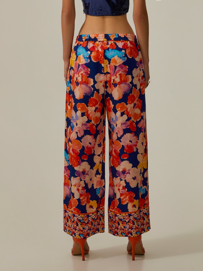 pantalones con estampado de flores