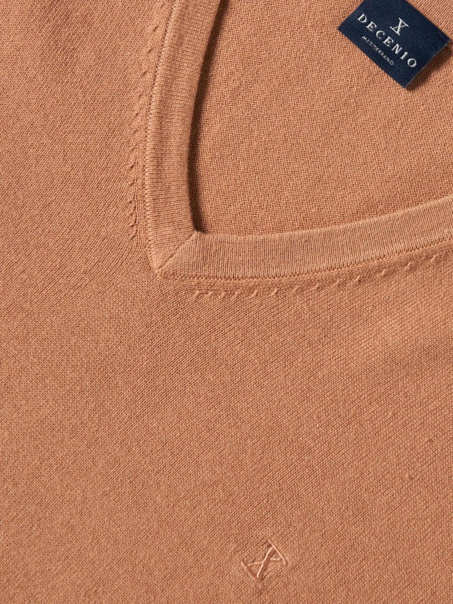 V-neck pullover