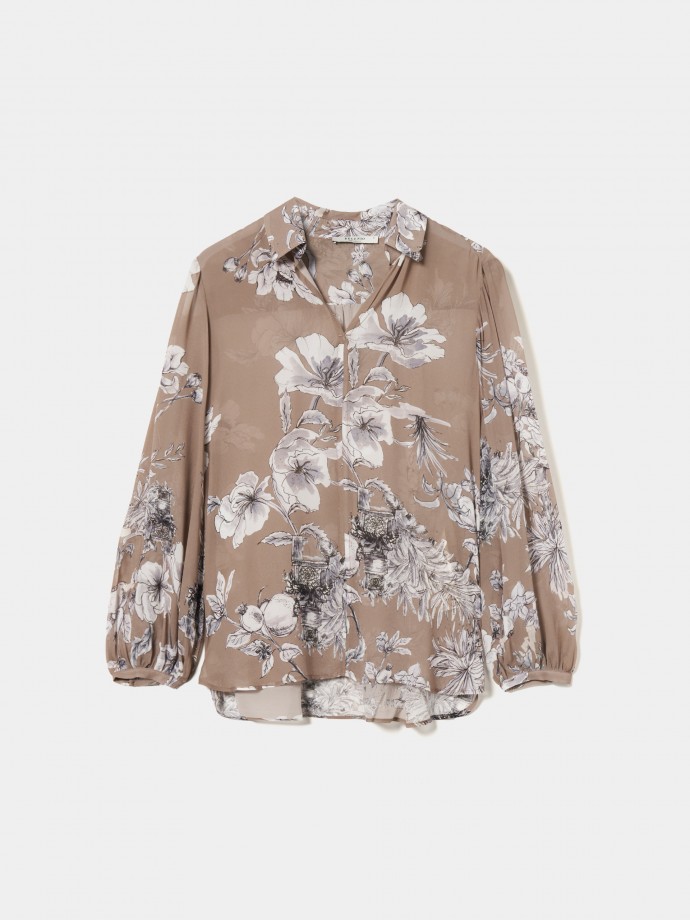 Fluid blouse with print