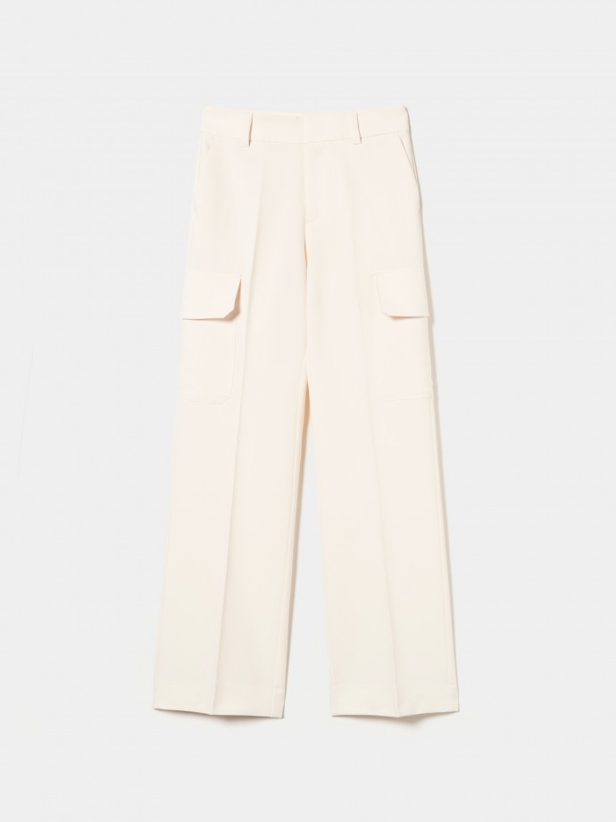 Wide leg pants with pockets