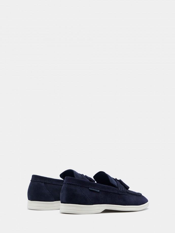Suede shoes with tassels