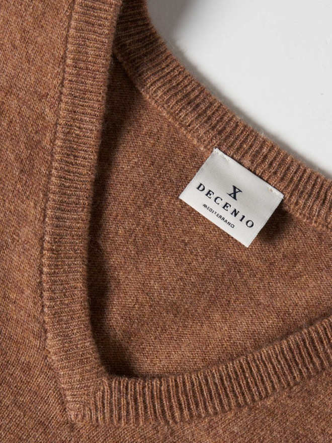 V-neck pullover V-neck pullover
