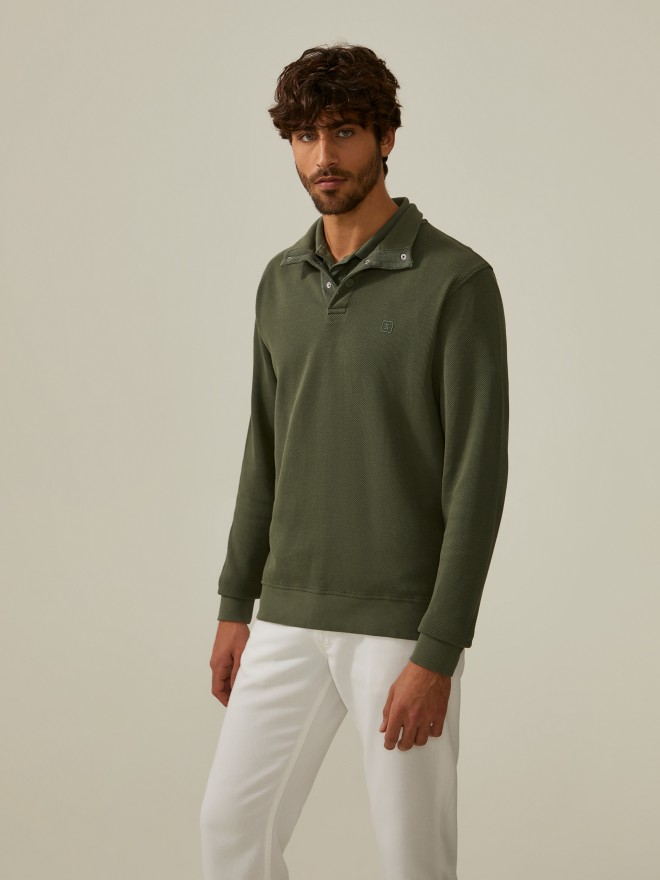 Sweater with springs