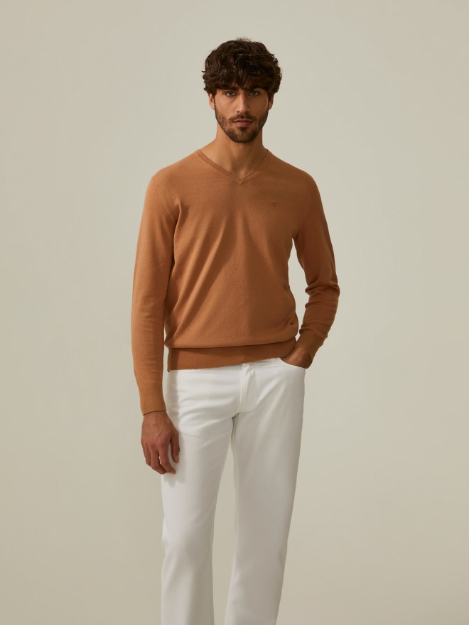 V-neck pullover