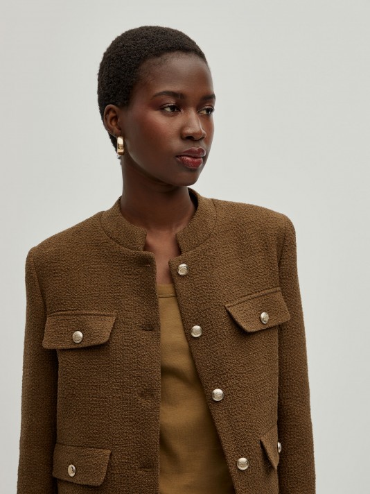 Abrigo de tweed con bolsillos falsos y botones dorados