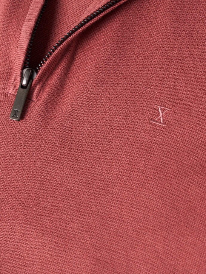 Sweater with zipper